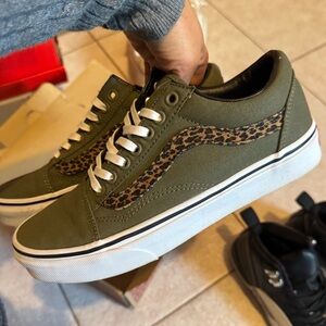 Women’s leopard VANS
